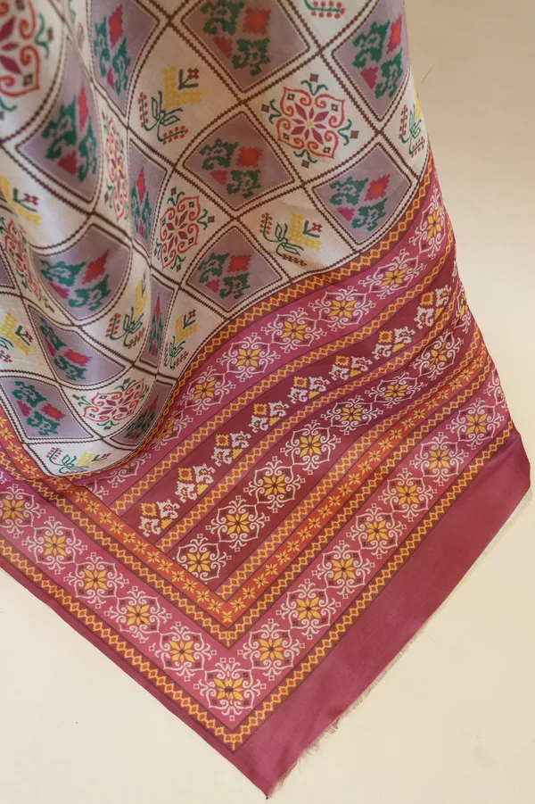 Grey_Smooth_Silk_Saree_With_Patola_Print